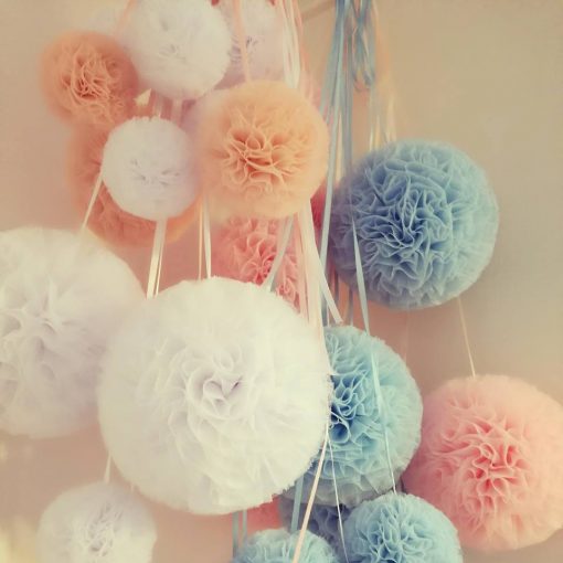 wit roze baby blauw pompon